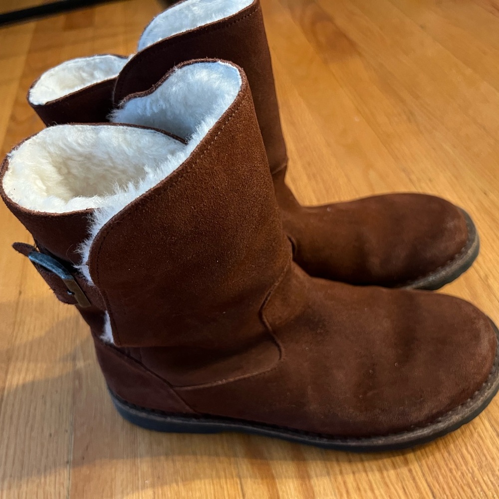 Birkenstock Uppsala shearling suede boots in the color Espresso brown